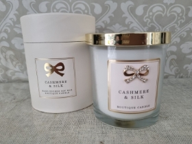 Cashmere and silk boutique candle